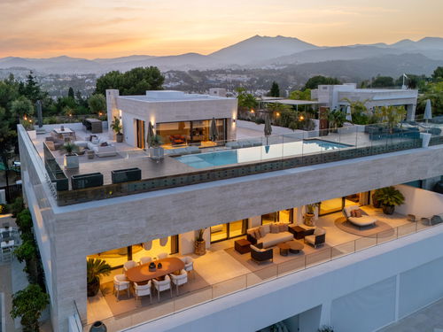 Exceptional penthouse with roof terrace and swimming pool in the heart of Marbella 3205580248