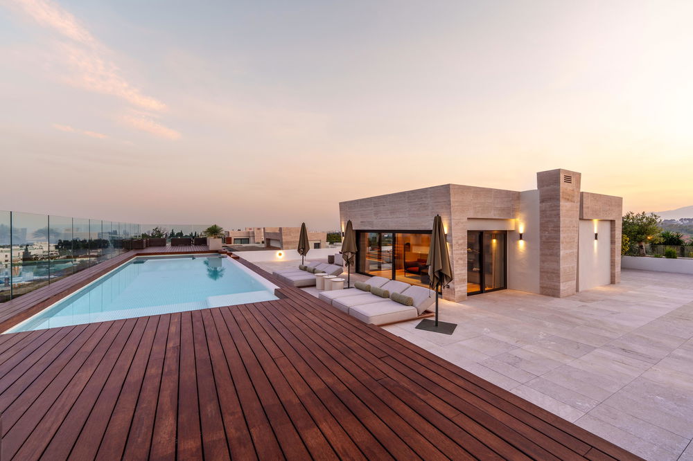 Exceptional penthouse with roof terrace and swimming pool in the heart of Marbella 3205580248
