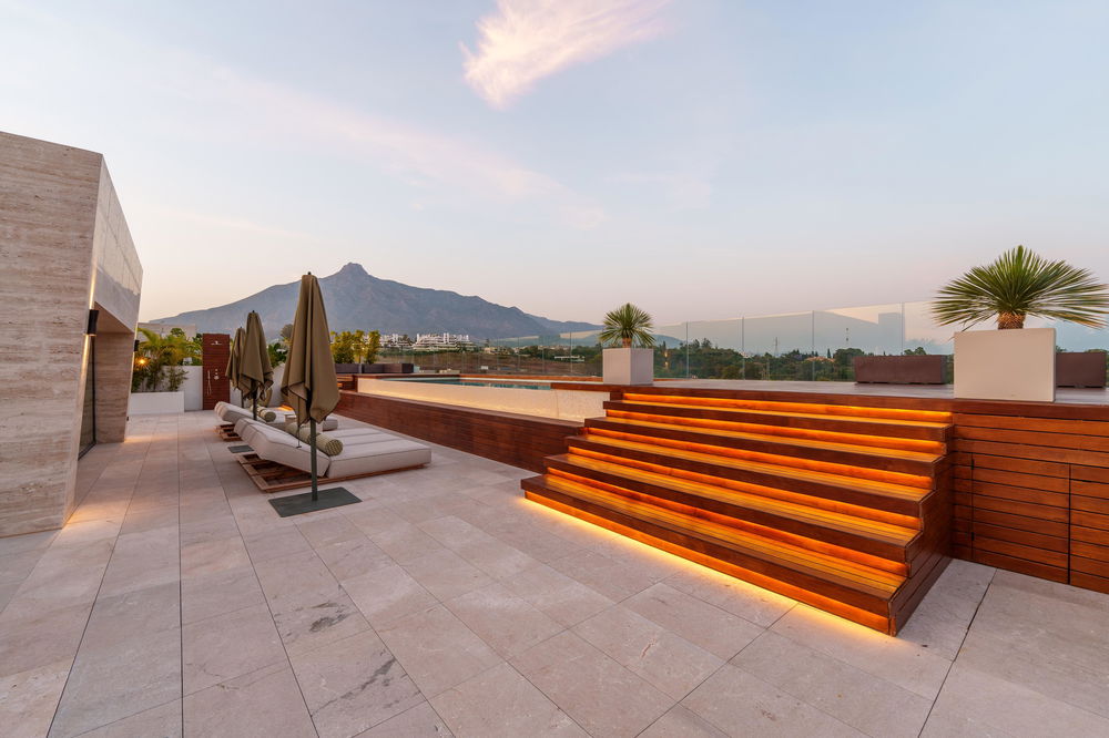 Exceptional penthouse with roof terrace and swimming pool in the heart of Marbella 3205580248