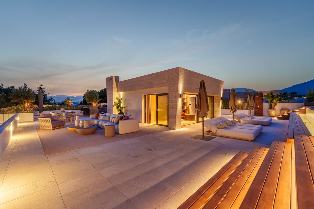 Exceptional penthouse with roof terrace and swimming pool in the heart of Marbella 3205580248