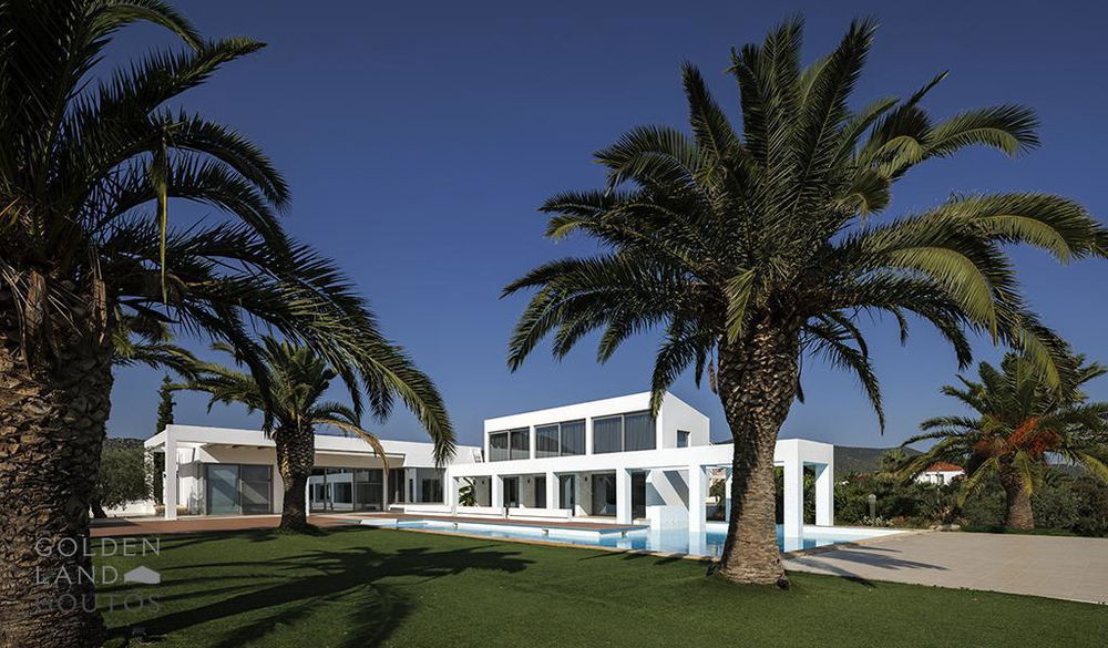 Contemporary villa with private beach access for sale in Porto Heli 3210784441