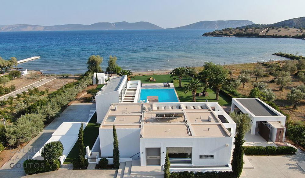 Contemporary villa with private beach access for sale in Porto Heli 3210784441