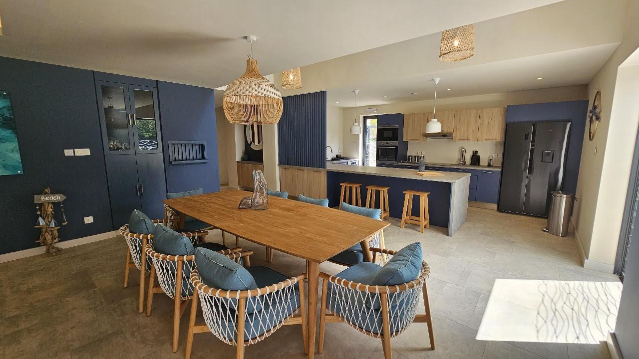 Invest in a magnificent villa with panoramic views of Morne and the lagoon in the west of Mauritius 3213847333