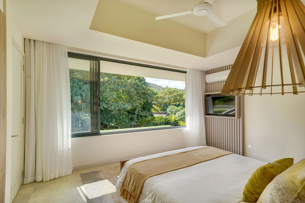 Invest in a magnificent villa with panoramic views of Morne and the lagoon in the west of Mauritius 3213847333