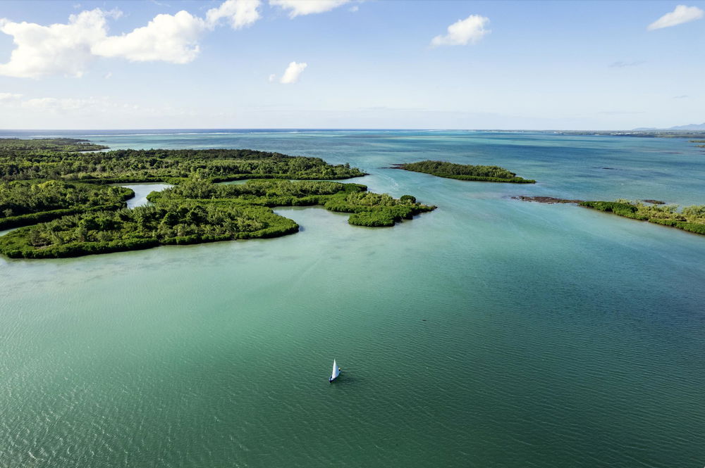 Exclusive Waterfront Residence – Premium Second-Floor Apartment 3240440824