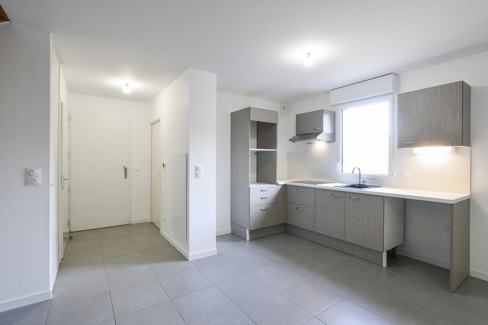 Contemporary T5 Duplex House in Mérignac – Bright Home with Terraces and Garden 3244608515