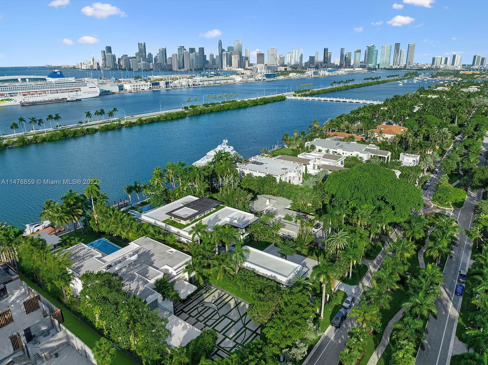 Luxury beachfront property for sale with pool on Isle of Palms, Miami Beach 3256560141