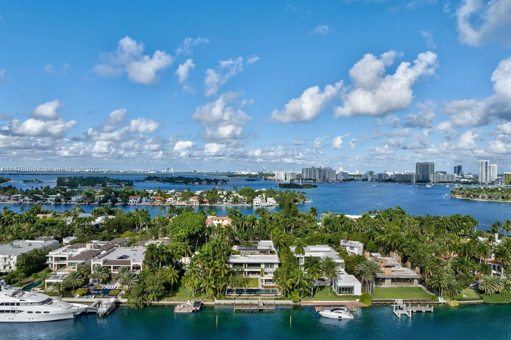 Luxury beachfront property for sale with pool on Isle of Palms, Miami Beach 3256560141