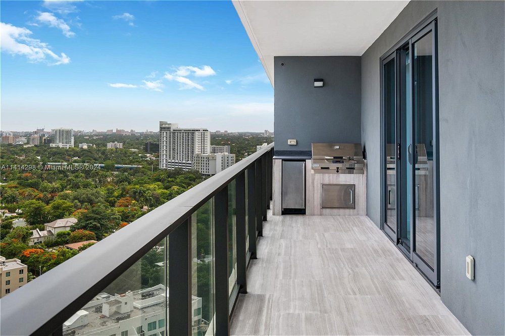 Luxurious 2-bedroom condo with panoramic views for sale in Brickell 3325213712