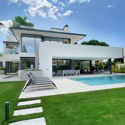 Luxury Contemporary Villa with Private Pool in Marbella’s Golden Mile 3339863001