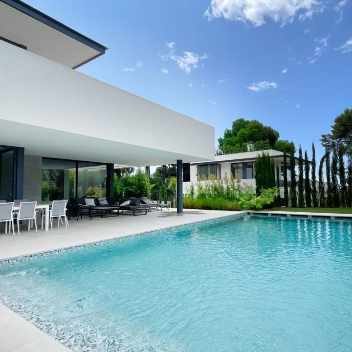 Luxury Contemporary Villa with Private Pool in Marbella’s Golden Mile 3339863001