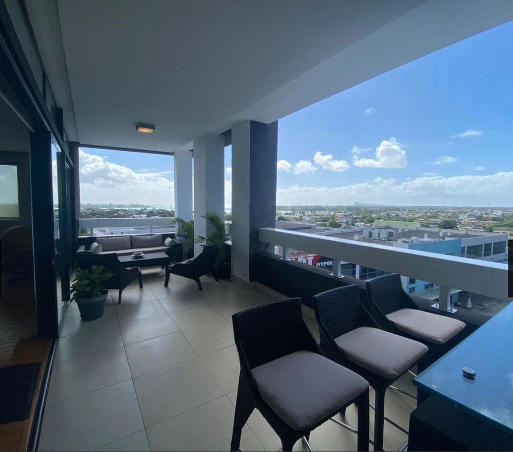 Luxurious Penthouse with Panoramic Views 3342298820