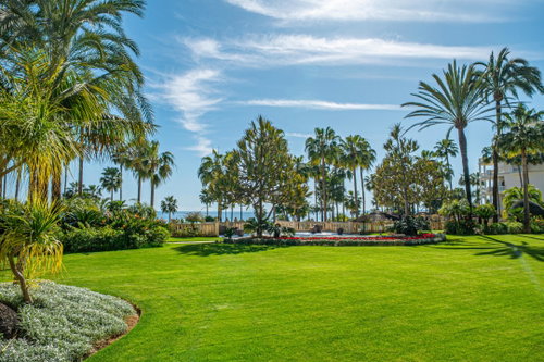 Luxury villa for sale in Estepona East, Estepona | Las Dunas Park 505 3356875184