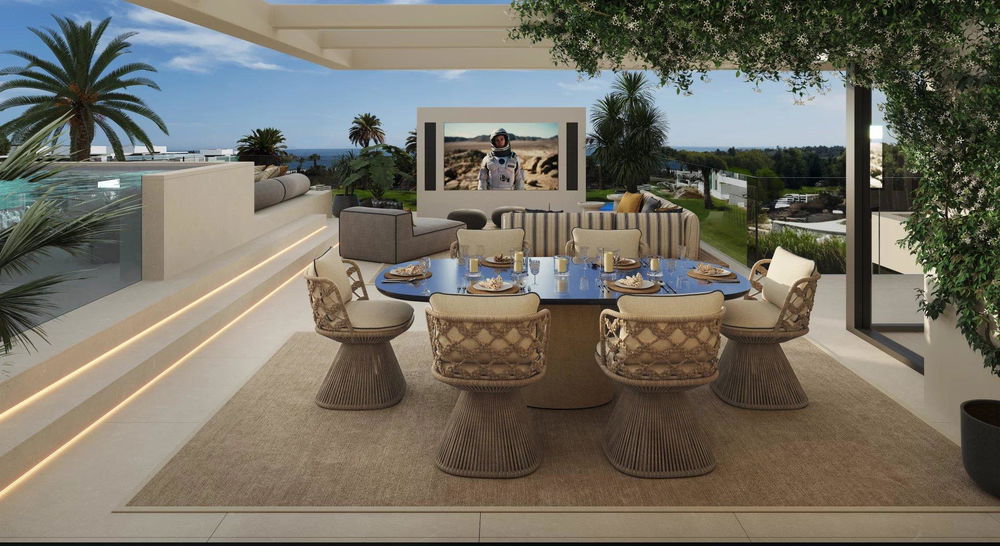 Invest in a 4-bedroom villa with private pool on Marbella’s Golden Mile 3382647039