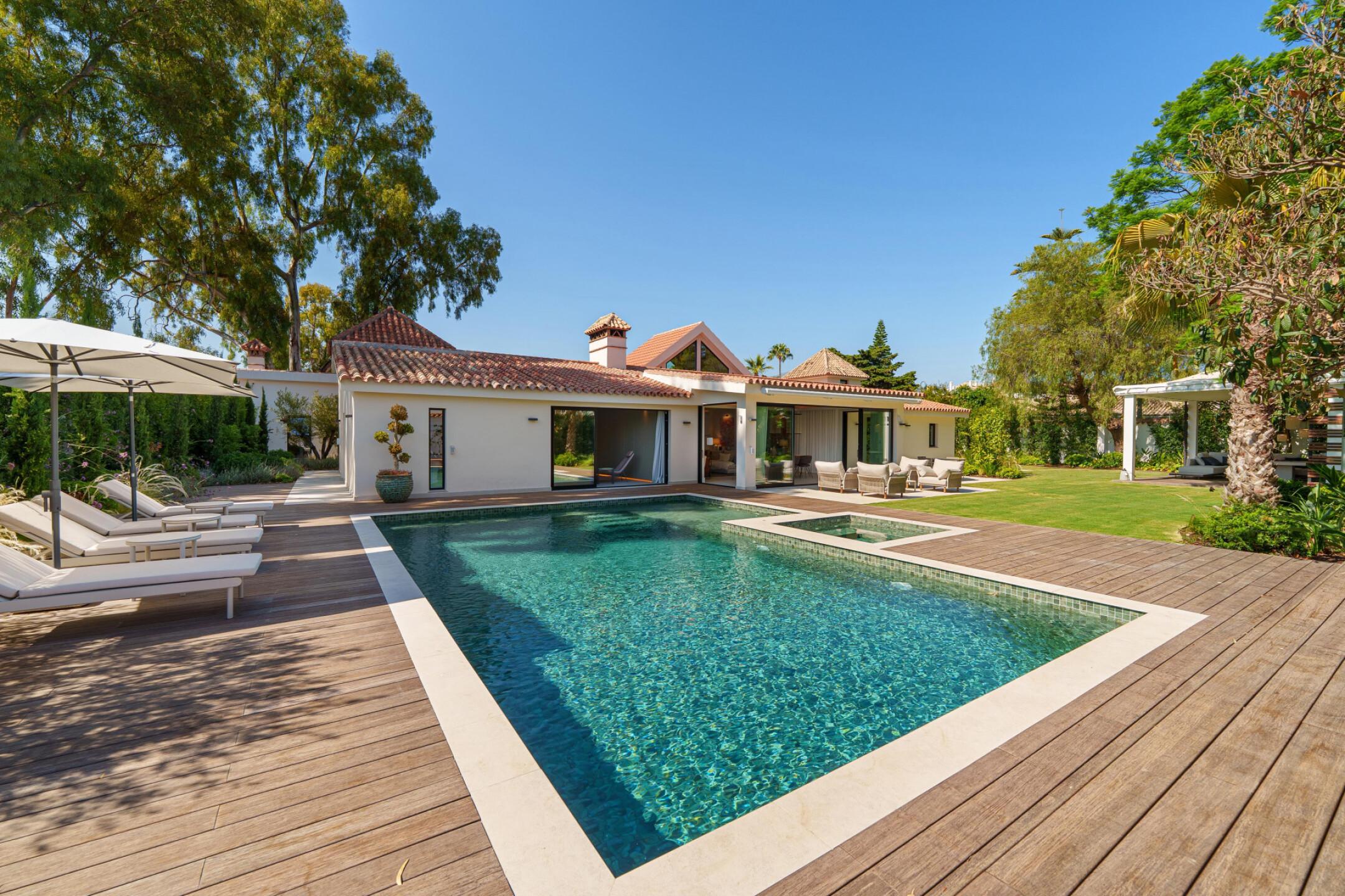 Luxury villa for sale in Marbella - Puerto Banus, Marbella | Villa Beach Life 3411130634