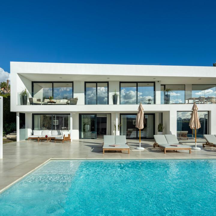 Luxury frontline Golf Villa with private pool and panoramic views in Marbella 3434768736