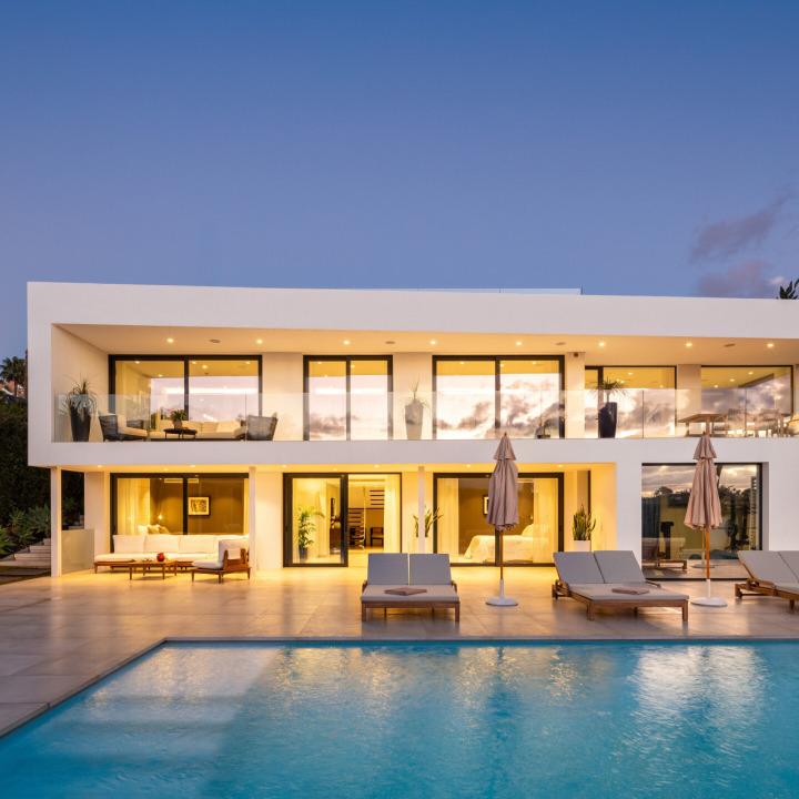 Luxury frontline Golf Villa with private pool and panoramic views in Marbella 3434768736