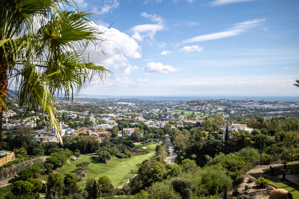 3-bedroom penthouse with sea and golf views at La Quinta, Marbella 3464522000