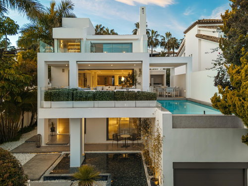 Sea-view villa for sale in Marbella Golden Mile, Marbella | Magna 6 3490546029