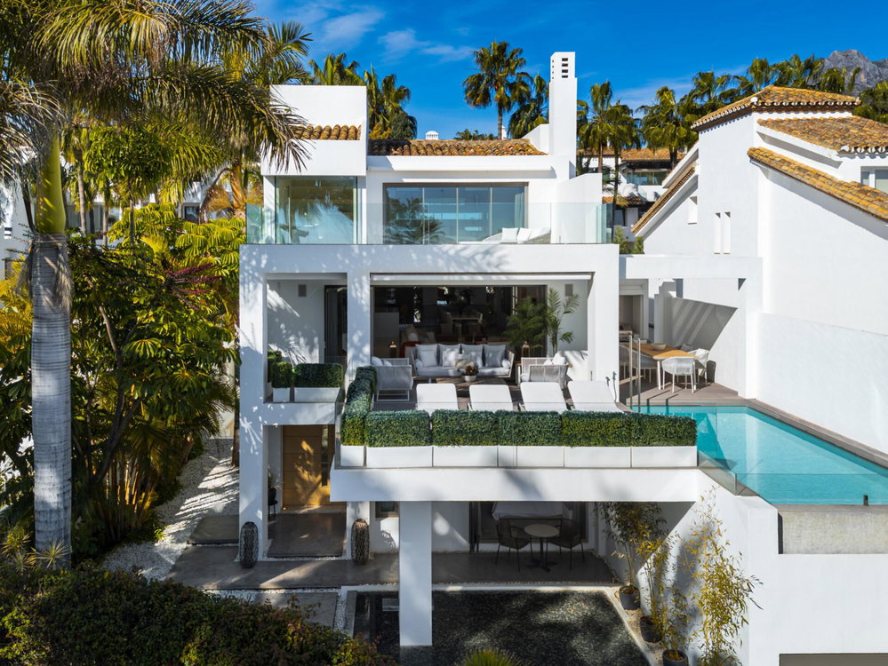 Sea-view villa for sale in Marbella Golden Mile, Marbella | Magna 6 3490546029
