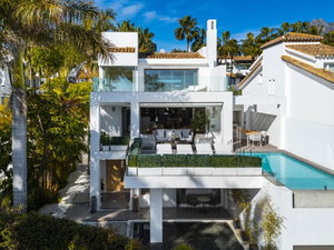 Sea-view villa for sale in Marbella Golden Mile, Marbella | Magna 6 3490546029