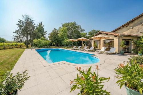 Manor House Near Bordeaux – Prestigious Property in a Quiet Park with Swimming Pool 3506055863