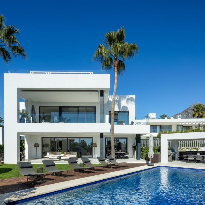 Sumptuous residence with spa and pool overlooking the Mediterranean Sea in La Cerquilla, Marbella 3548577664