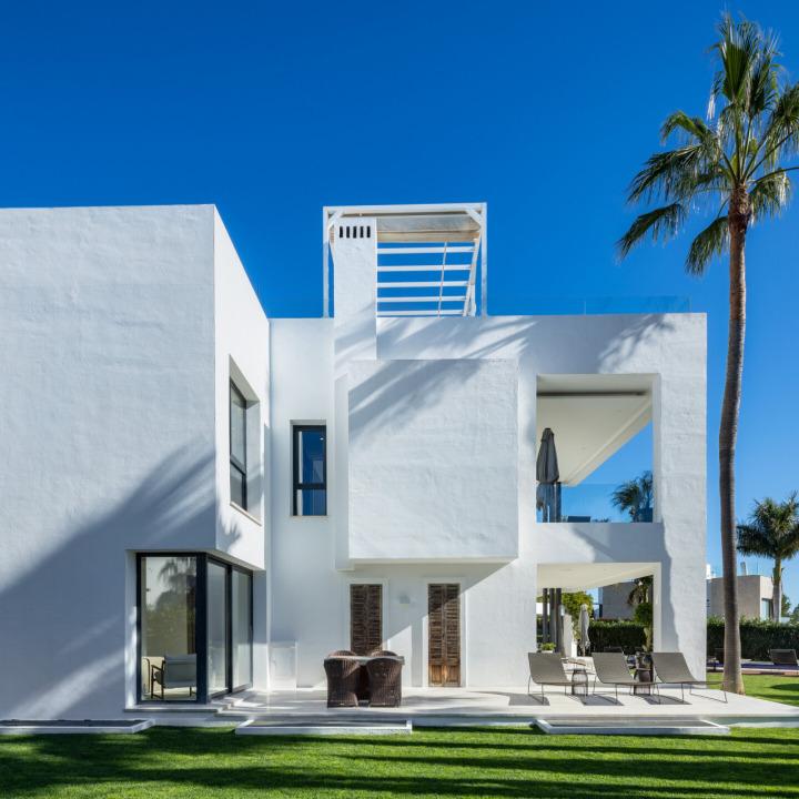 Sumptuous residence with spa and pool overlooking the Mediterranean Sea in La Cerquilla, Marbella 3548577664