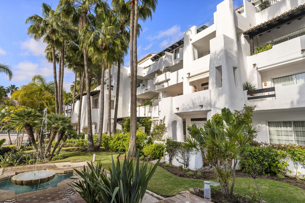 Luxury flat for sale in Marbella – Beach access, garden views, top-of-the-range amenities 3554705080