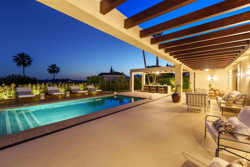 Luxury villa with sea view, infinity pool and roof terrace in Nueva Andalucía 3571742592