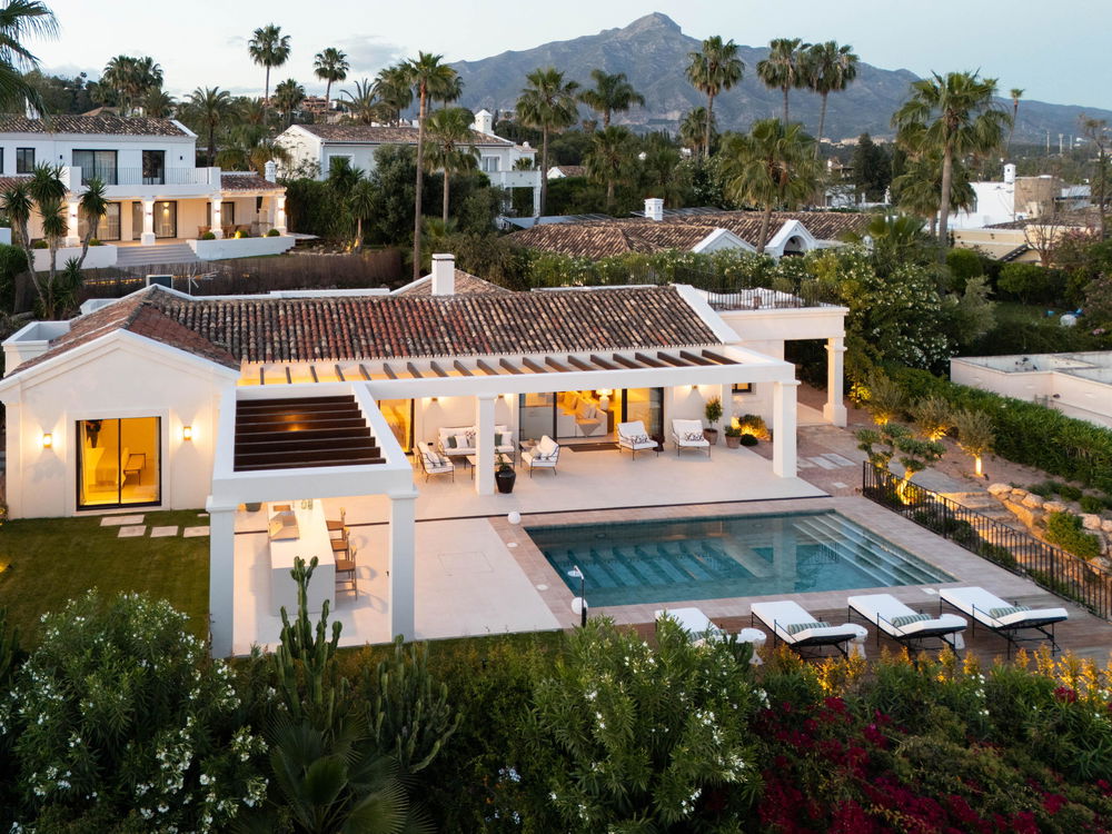 Luxury villa with sea view, infinity pool and roof terrace in Nueva Andalucía 3571742592