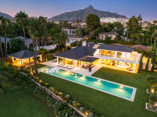 Frontline golf villa for sale in Nueva Andalucia, Marbella | Villa Solstice 3614942206