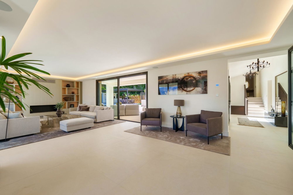 Beachside villa for sale in Nueva Andalucia, Marbella | Brisas 12 371717635