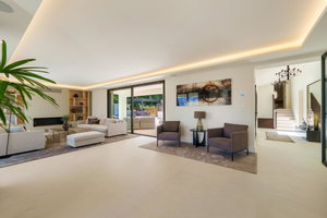 Beachside villa for sale in Nueva Andalucia, Marbella | Brisas 12 371717635