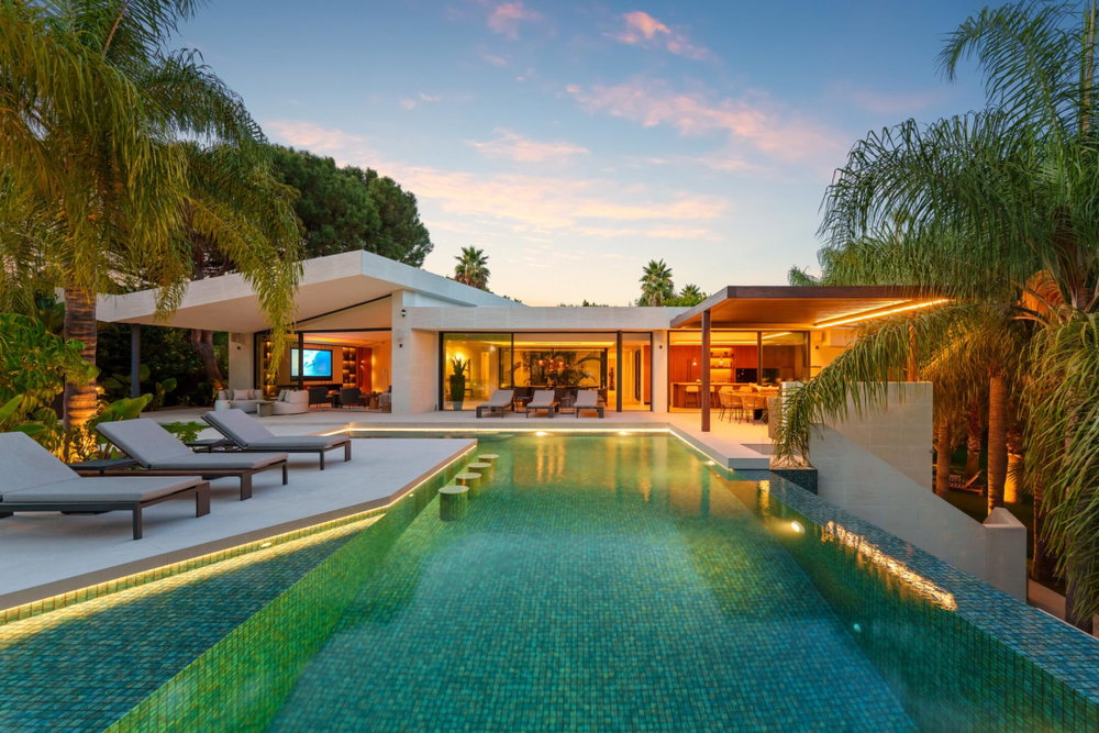 Luxury villa for sale in Marbella Este, Marbella | Las Chapas 5 3770701822
