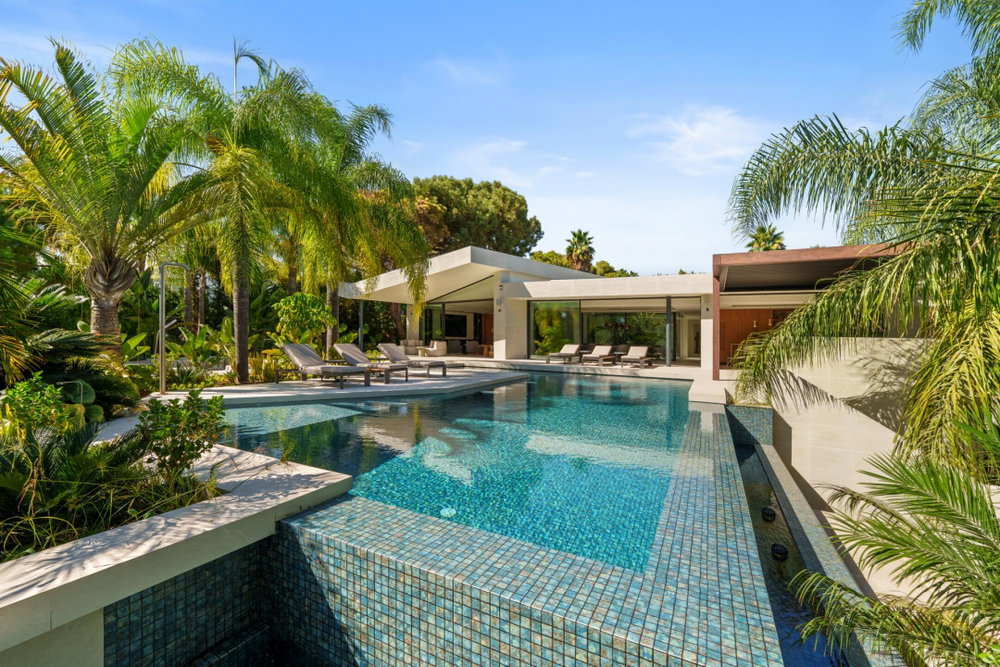 Luxury villa for sale in Marbella Este, Marbella | Las Chapas 5 3770701822