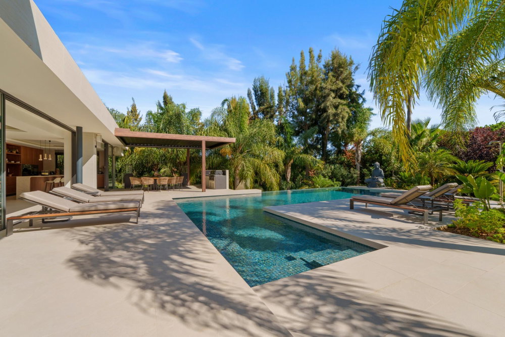 Luxury villa for sale in Marbella Este, Marbella | Las Chapas 5 3770701822