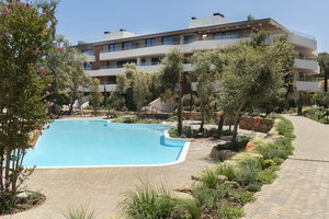 Apartment for Sale in Gated Estate with Pool, Spa and Gym | Sotogrande 3778256636