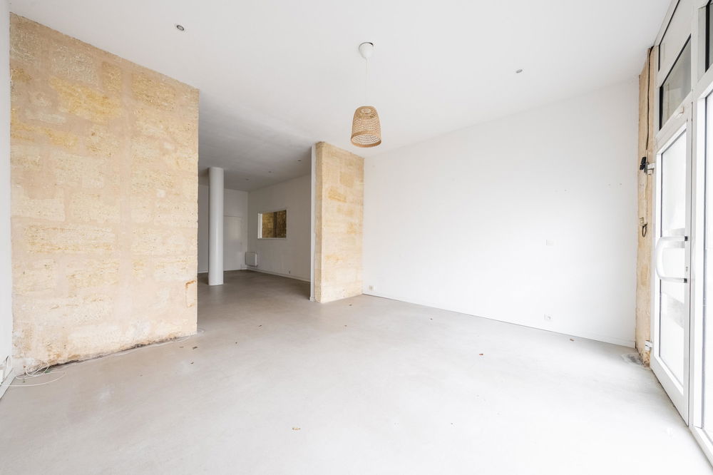 Rare Commercial Property in Bordeaux – Chartrons, Offices & Storage, Investor Opportunity 3801663208