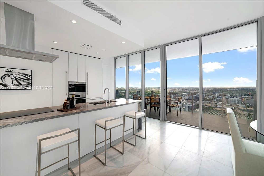 Luxury condo for sale in Miami with breathtaking sunset views 3853444350