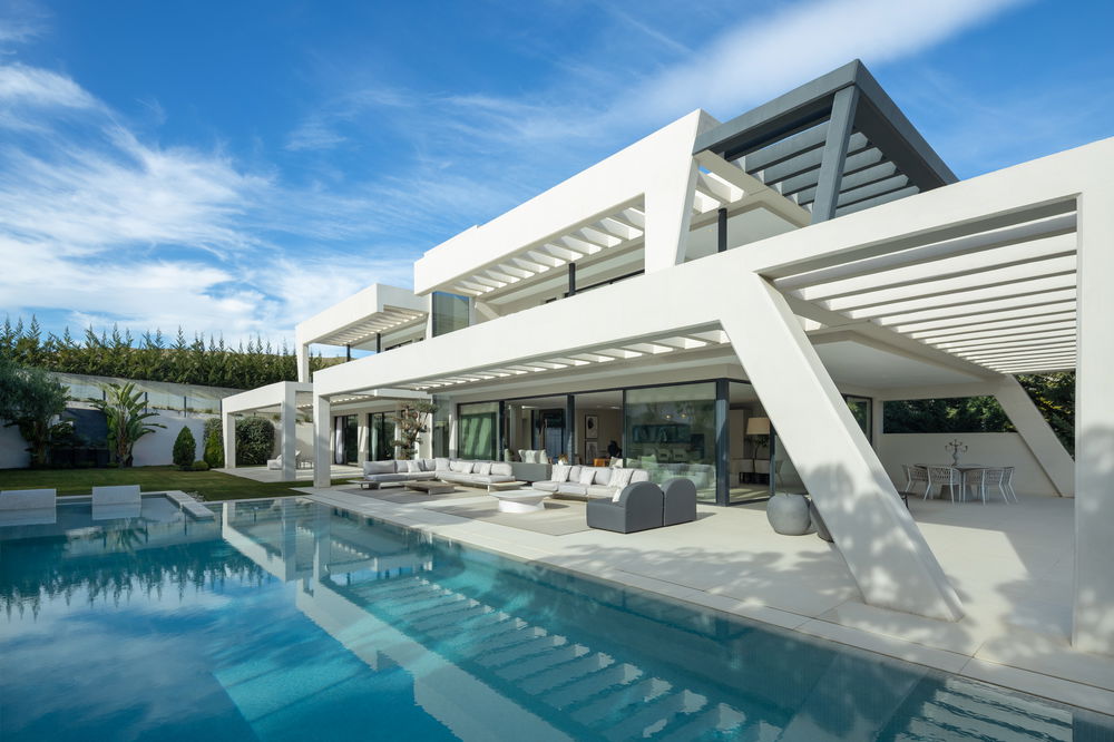 For sale: Modern, elegant 7-bedroom villa in Nueva Andalucía 3913820216