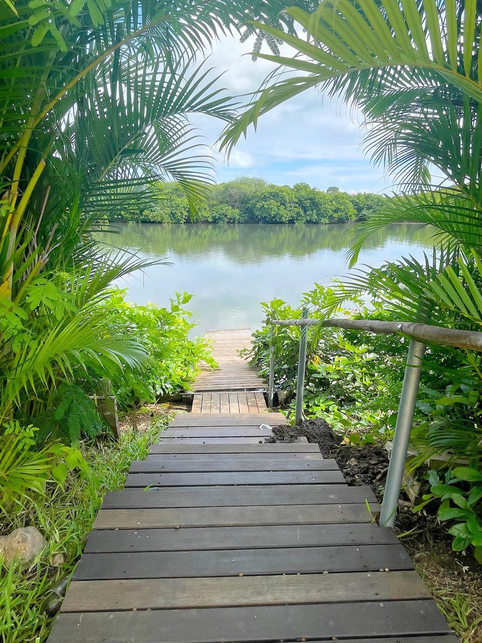 Luxury 4-bedroom villa with direct sea access for sale in Rivière Noire, Mauritius 39183979