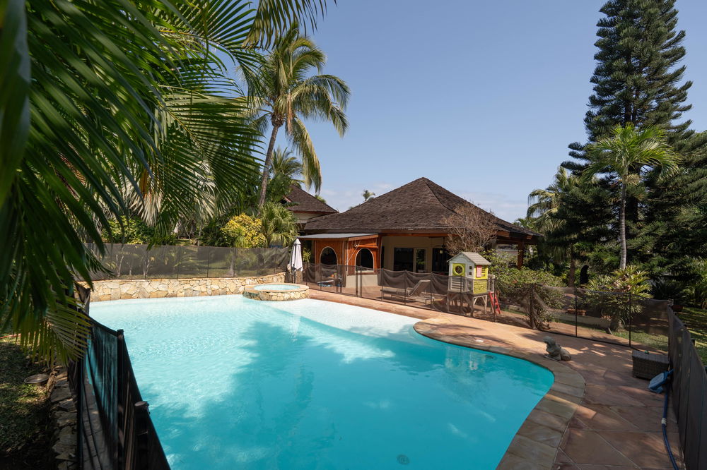 Architect-Designed Villa with Pool and Tropical Gardens – St-Gilles, Réunion 3930384854