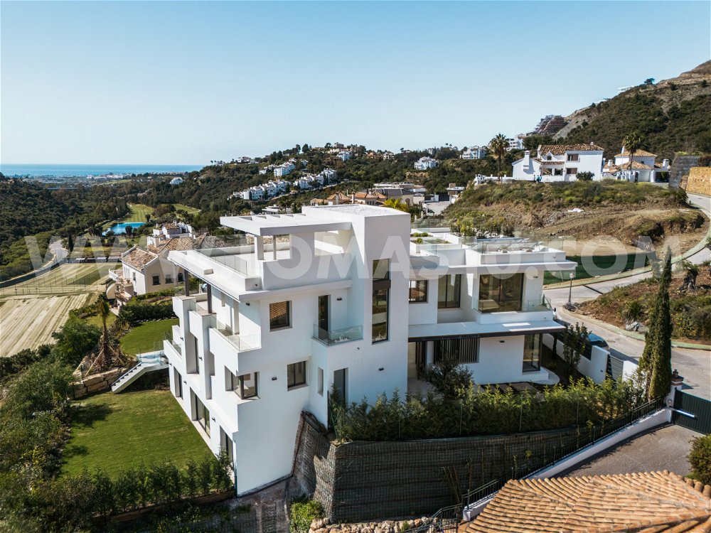 Luxury villa with stunning views for sale in Marbella 3942401867