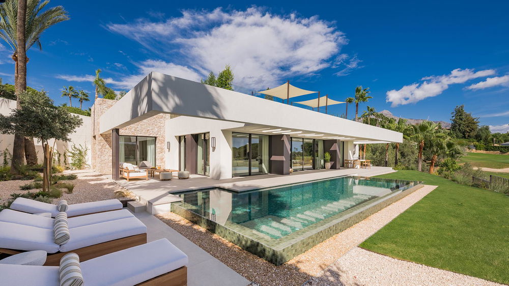Luxury Frontline Golf Villa in Marbella – Exclusive Amenities & Panoramic Views 3945567958