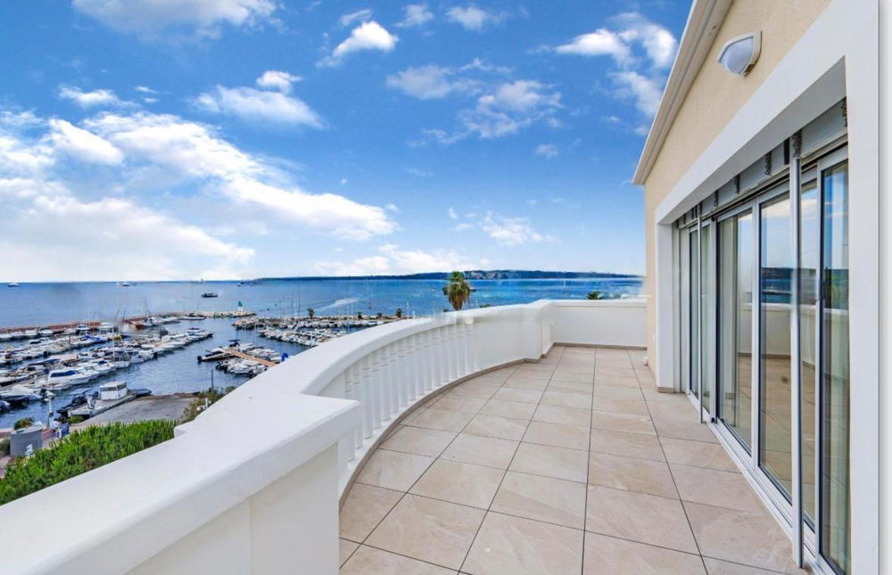 Invest in a luxury penthouse with sea view in Cannes, France 4007061654