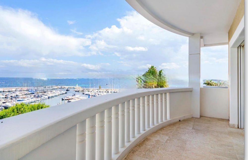 Invest in a luxury penthouse with sea view in Cannes, France 4007061654