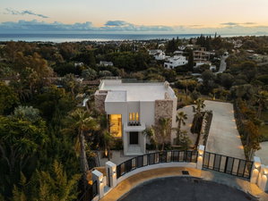 Sea-view villa for sale in Marbella Golden Mile, Marbella | Villa Harmony 4025163998