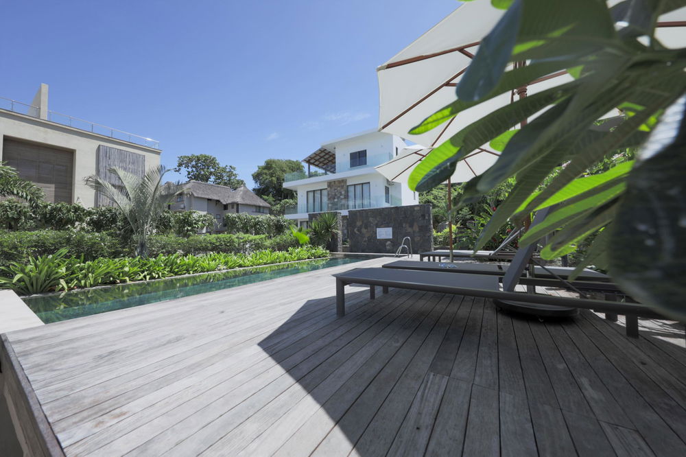 Ocean Legend : beach-access apartment on the west coast of Mauritius 405432616