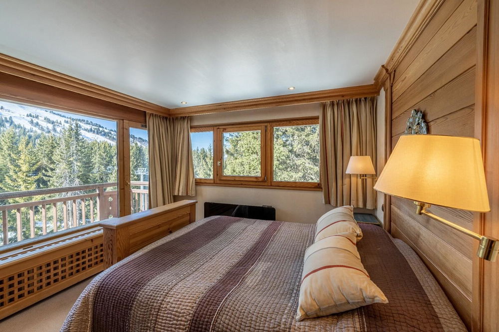 For sale: exceptional property jewels. 4104470010